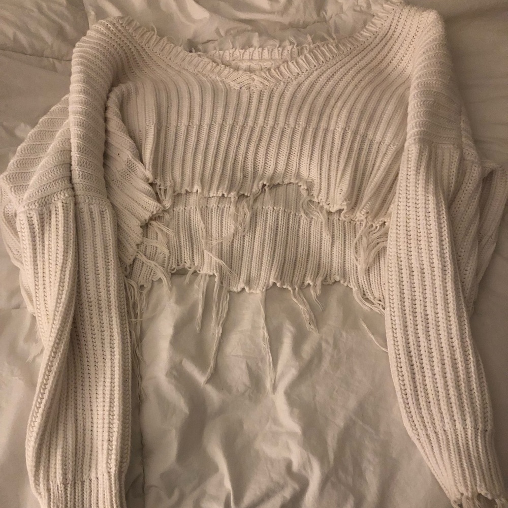 FASHION NOVA. SIZE: small. Off the shower, white, cropped in the front sweater